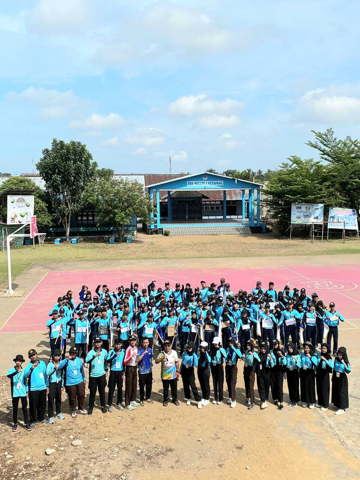 Read more about the article SMA Negeri 2 Ketapang Gelar Latihan Dasar Drumband