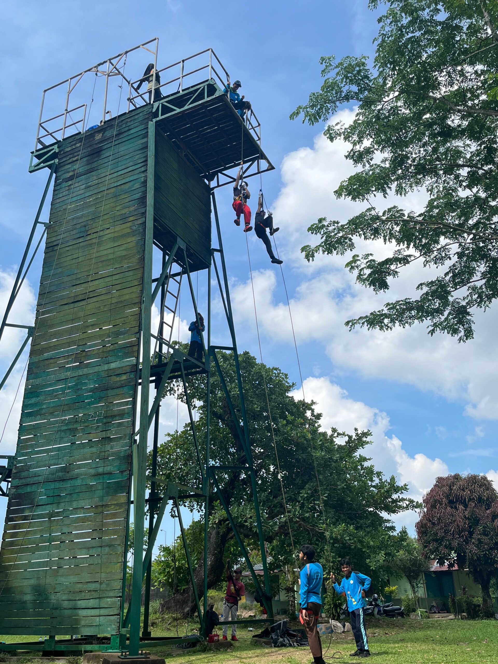 You are currently viewing KEGIATAN PRAKTEK MOUNTAINEERING SISWA SISPLA “CARE” SMAN 2 KETAPANGDi Kompi Senapan 3 Ketapang