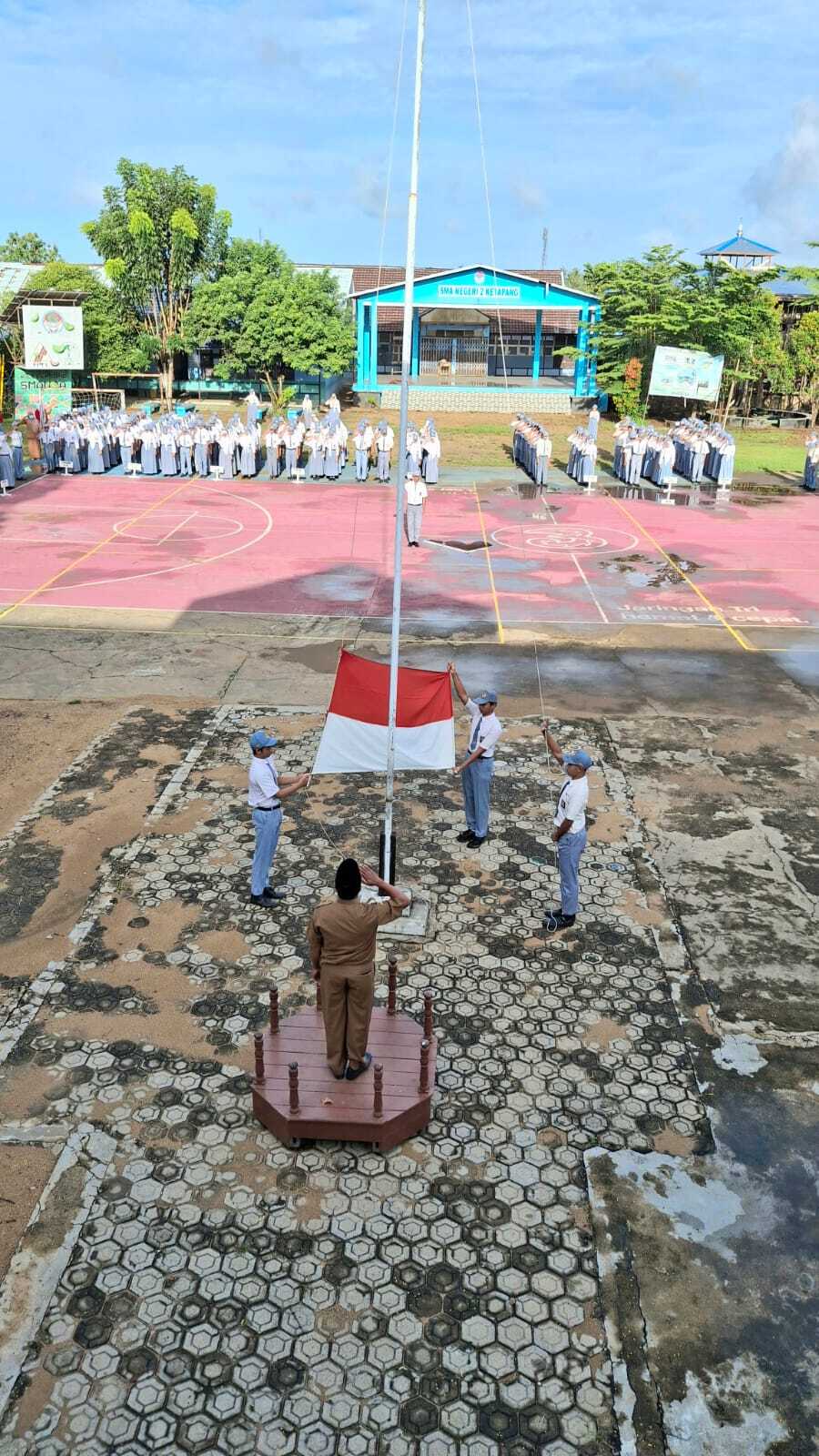You are currently viewing Hari Pertama Masuk Sekolah Semester Genap 2025 di Awali dengan Upacara Bendera di SMA Negeri 2 Ketapang