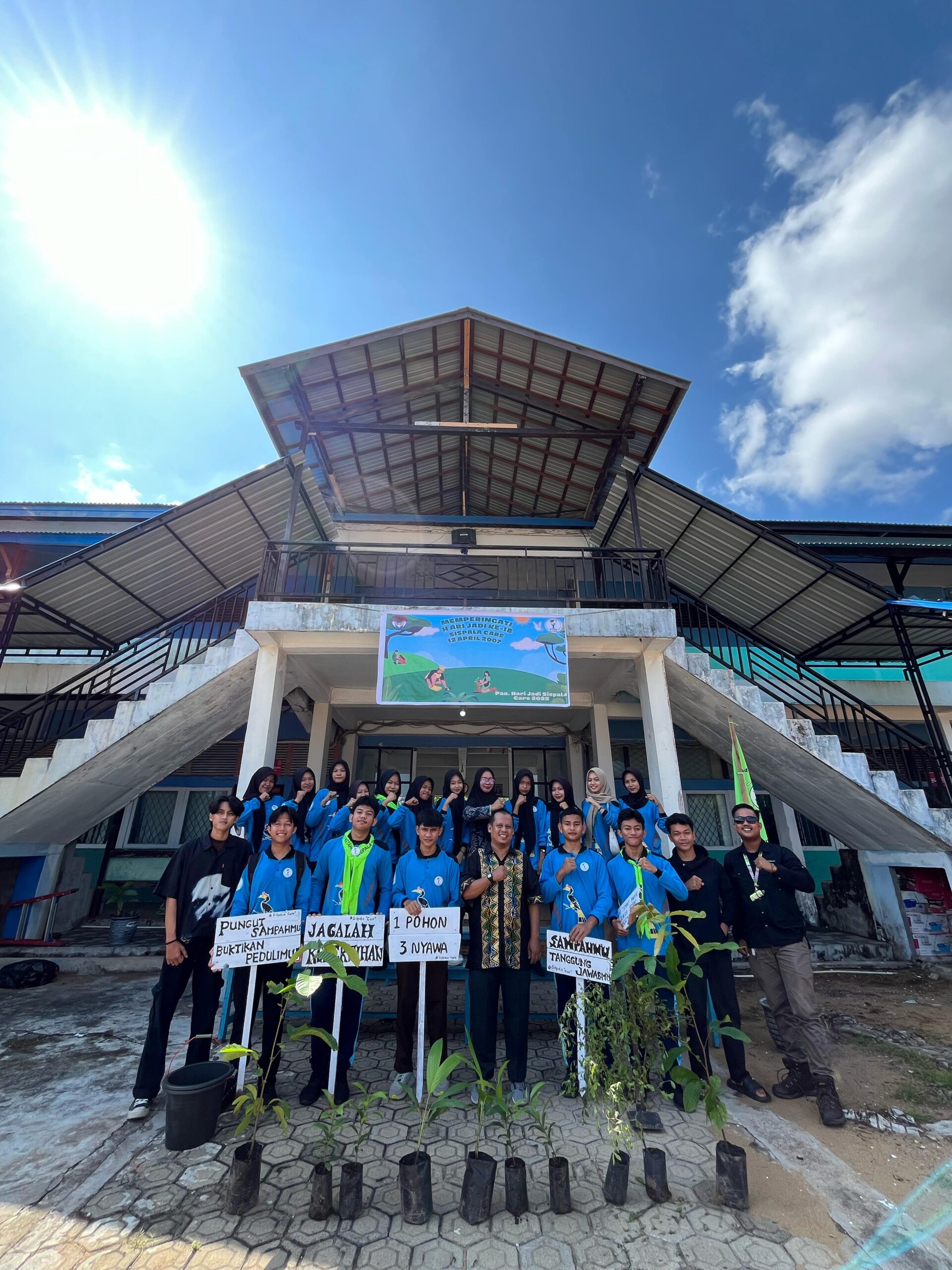 Read more about the article 🎉 HUT ke-18 SISPALA CARE SMAN 2 Ketapang: 18 Tahun Menyatu dengan Alam dan Persaudaraan 🌿