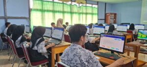 Read more about the article SMAN 2 Ketapang Gelar Simulasi OSN-K 2025: Siapkan Siswa Menuju Kompetisi Sains Tingkat Nasional